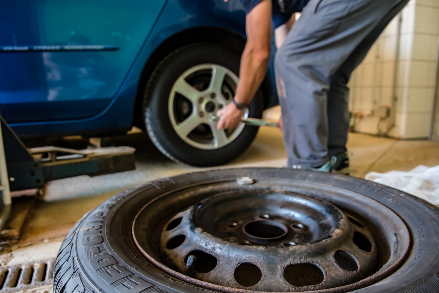 Car shaking while driving? Here are 3 possible causes Car shaking while driving? Here are 3 possible causes